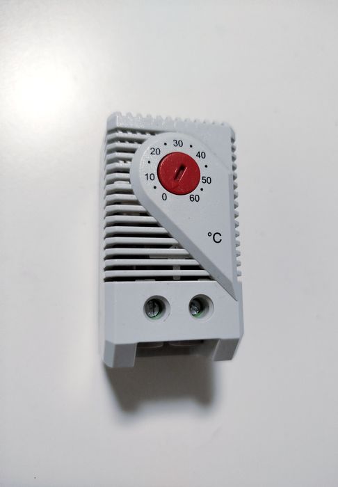 Termostat do szaf rakowych, sterowniczych