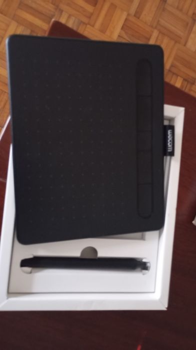 Wacom Intuos – Mesa Digitalizadora com Caneta – Bluetooth