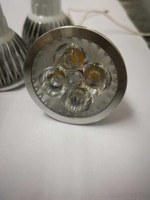 Foco Lâmpada led MR16/GU5. 3 - 220V - 4watts (4 leds cada)