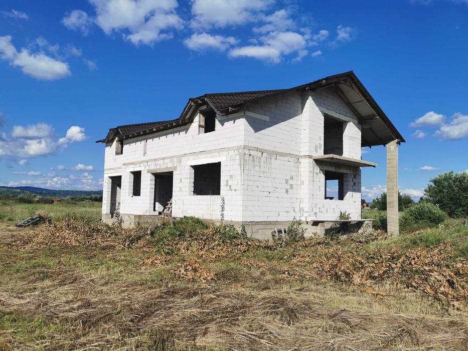 Будинок не завершене будівництво Тячів