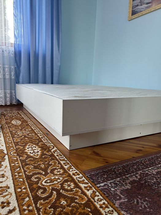 Продам ліжко з матрацом 200х160см