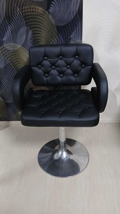 перукарське крісло візажиста  крісло для бровиста стілець барний