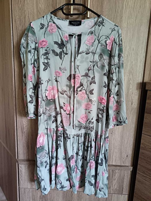 Sukienka w kwiaty