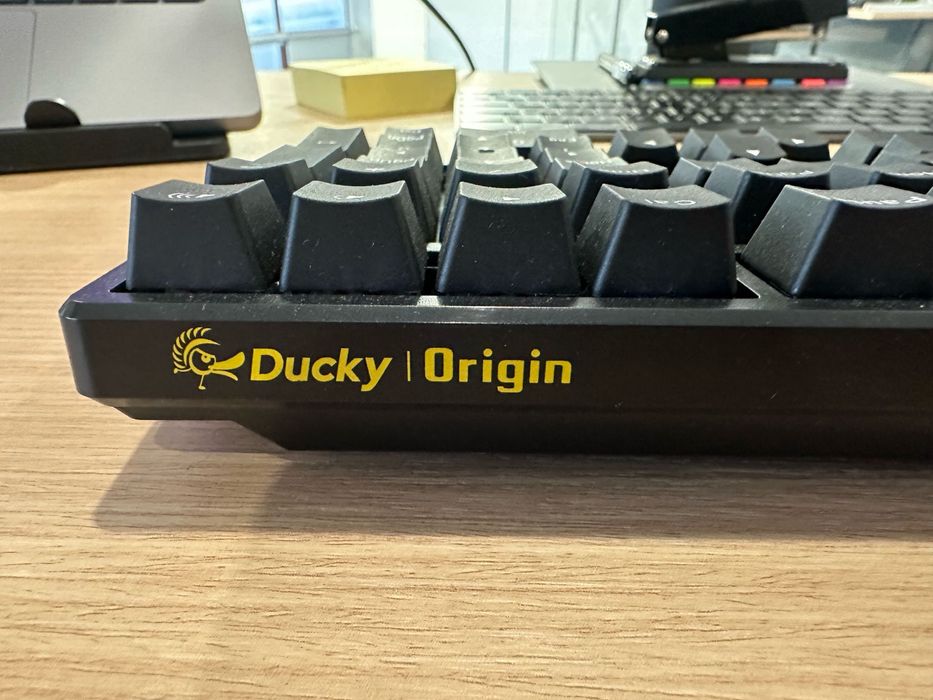 Teclado mecânico - Ducky Origin (novo)