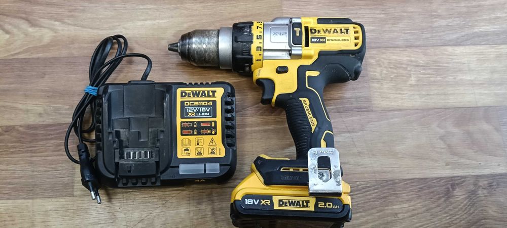 Wiertarko-wkrętarka DeWalt DCD999