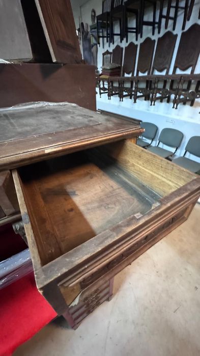 secretária de burocrata (ou secretária de ministério)