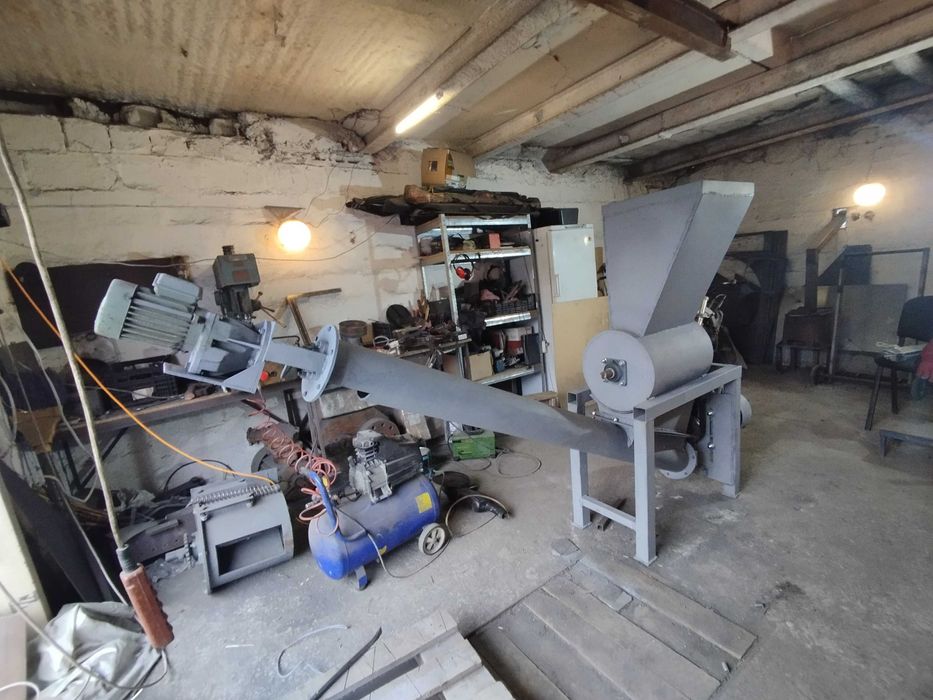 Дробилка дробарка молотковая.