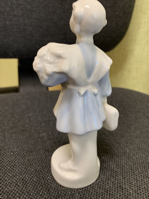 Статуэтка Школьница