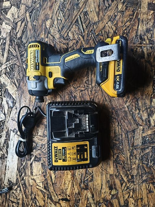 Zakrętarka DeWalt dcf887 Aku 2ah ładowarka