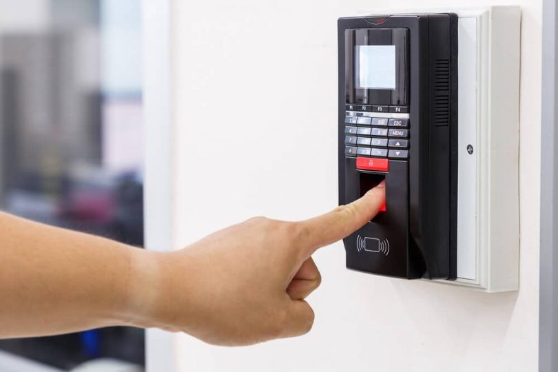 Instalação de acesso biométrico64840542156675121