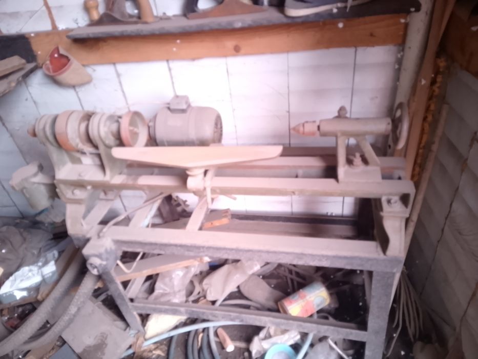 Токарний станок по дереву