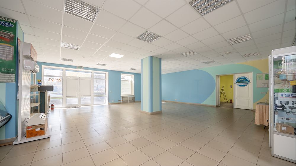 Оренда фасадне комерційне приміщення 264 кв.м Власна парковка  Мазепи Круг Музична