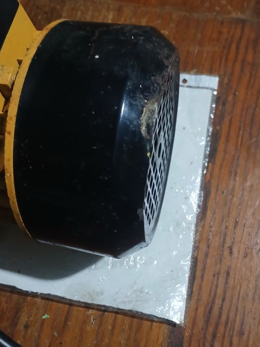 Продам електро двигун 1300 ват від водяної  станції.