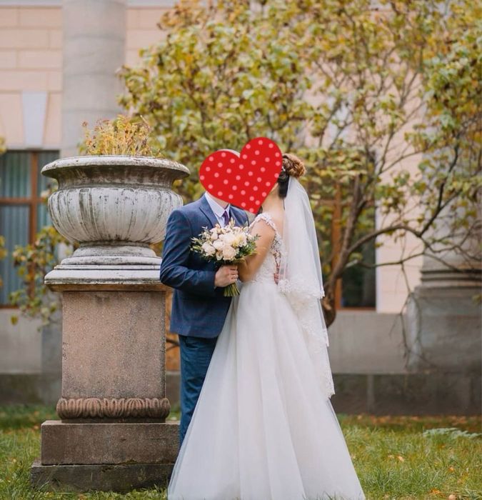 Весільна сукня та фата