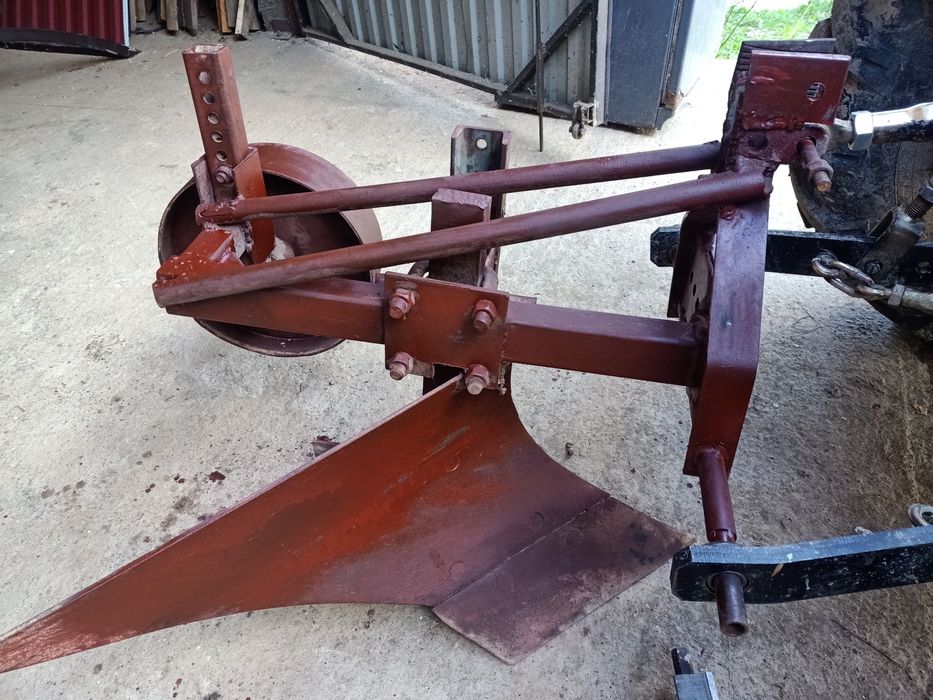Плуг до трактора