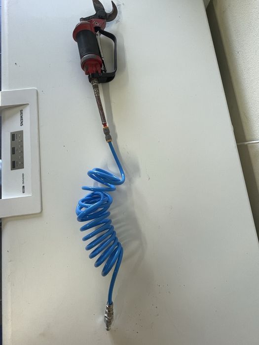 Tesoura de poda a ar