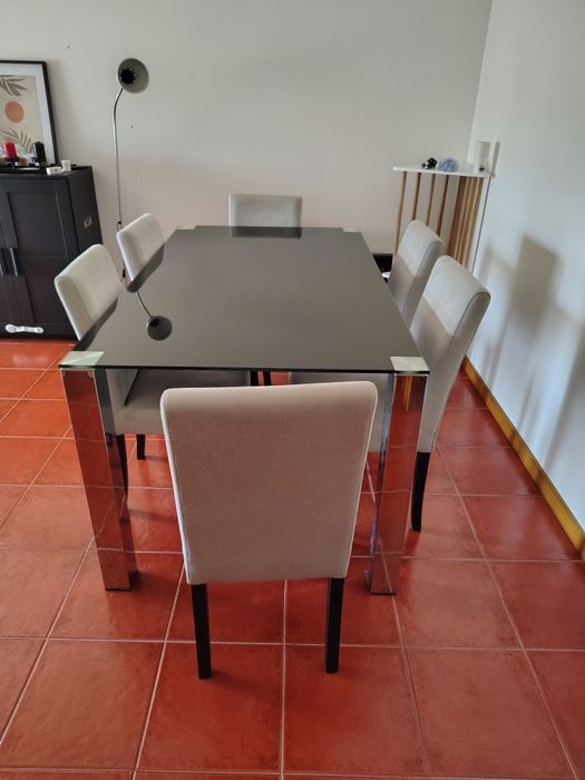 Vendo mesa com 6 cadeiras