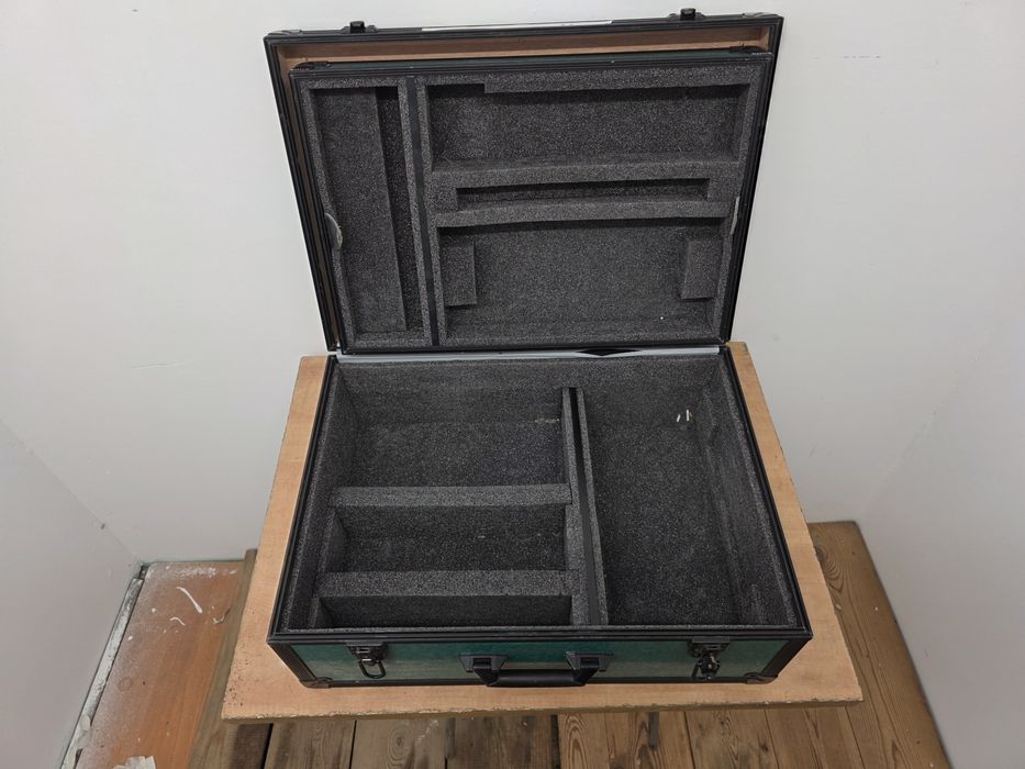 55x38x15+4 flightcase case KUFEREK skrzynia walizka FAKTURA