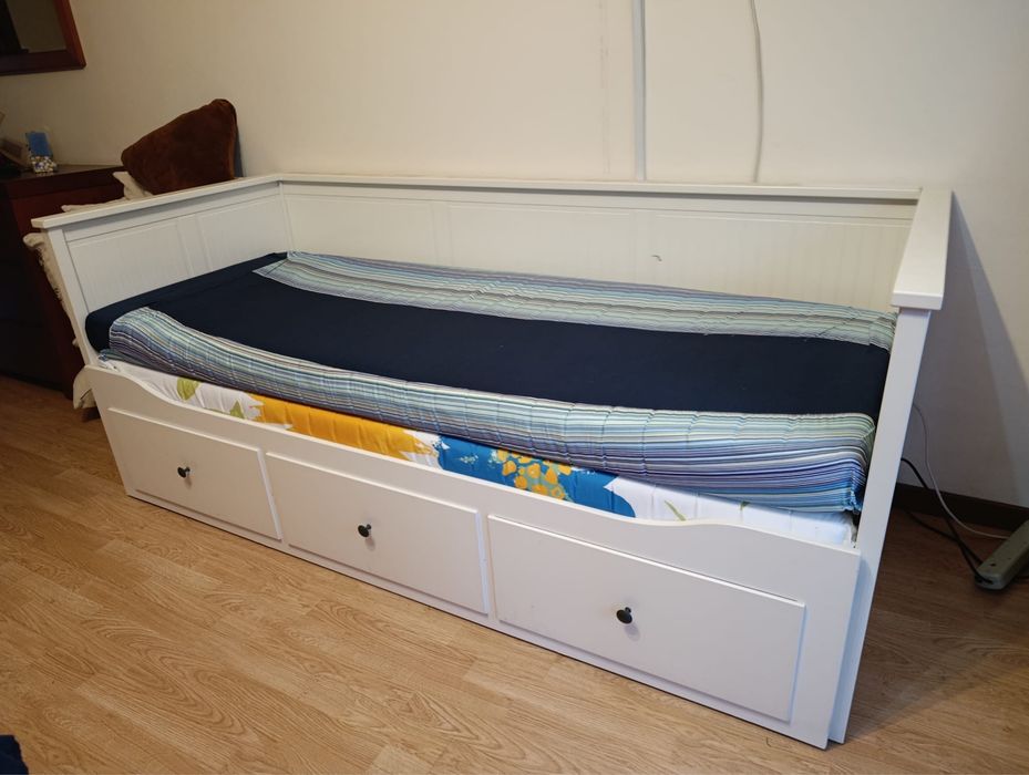 Cama Individual Branca com 3 Gavetas de Arrumação