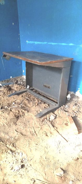 Стол металевий,міцний,для підсобного господарства