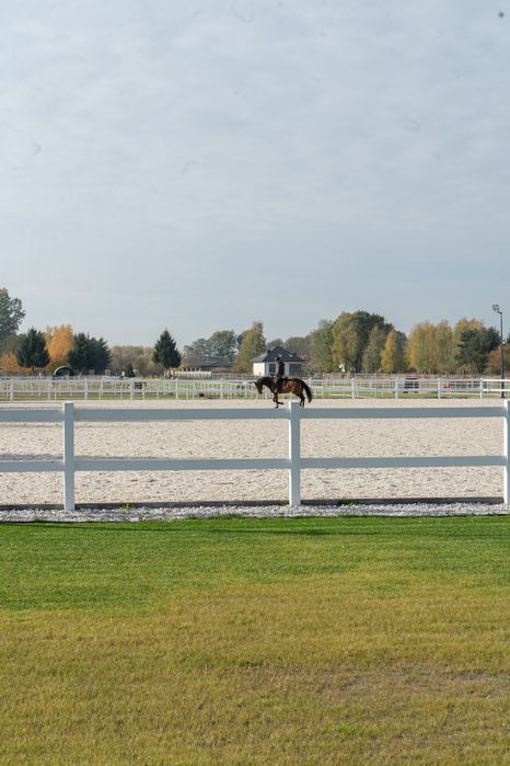 Sportowy ośrodek jeździecki w prestiżowej okolicy