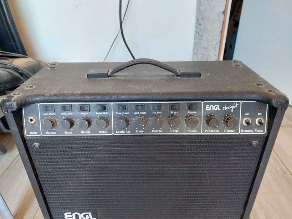 Amplificador Engl Straight Combo com 2 pediais