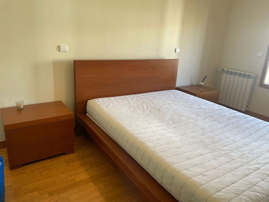 Mobilia de quarto cerejeira. Cama com arrumação