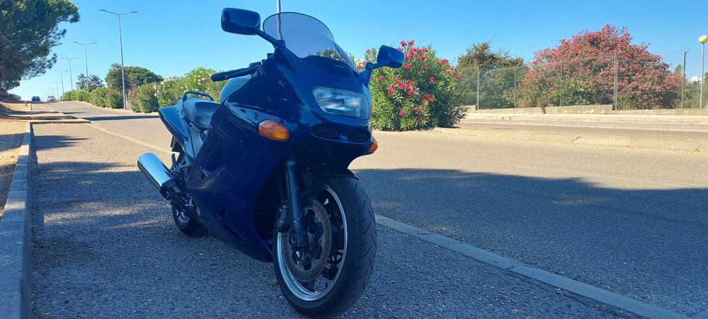 Kawasaki ZZR 1100 impecável com revisão feita