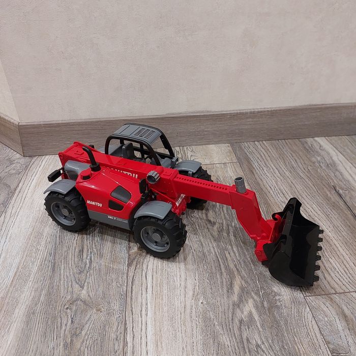 Bruder трактор гарної якості