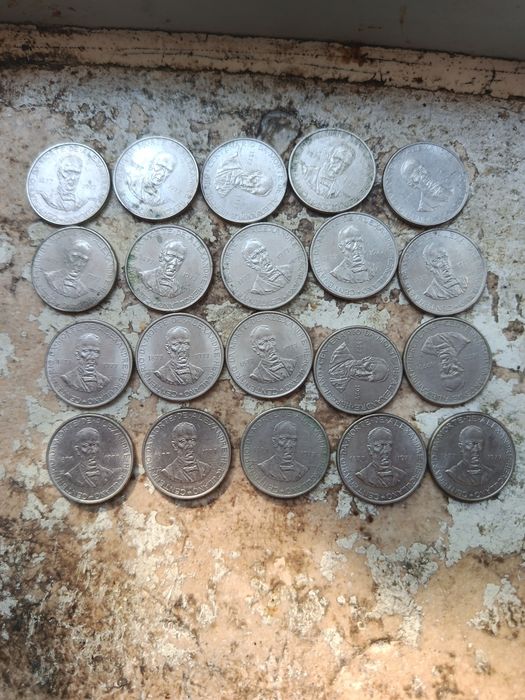 Moedas 2$50  varias