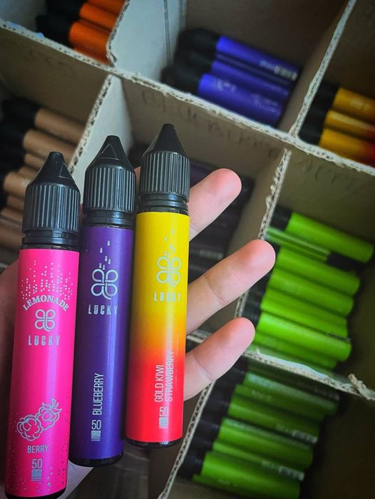 Рідина для POD-систем
Великий вибір смаків.
Є готова рідина та самозам