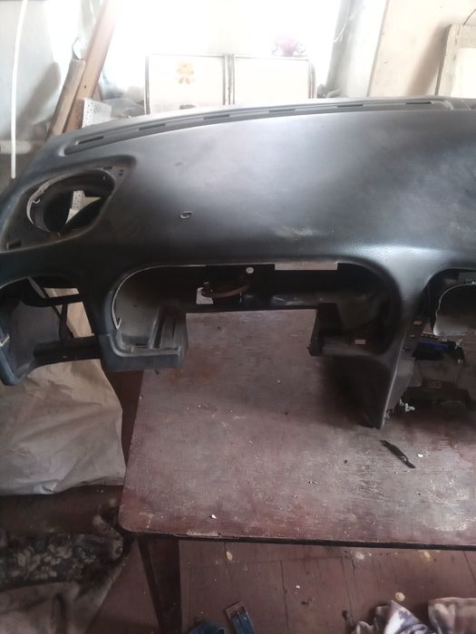 Панель приборів (торпедо) на Volvo S40