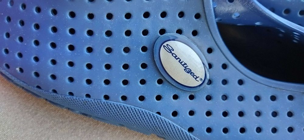 Sapatos de borracha para mar e areia