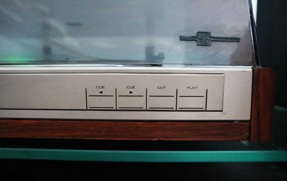 Тангенциальный проигрыватель пластинок Marantz TT 475 редкий