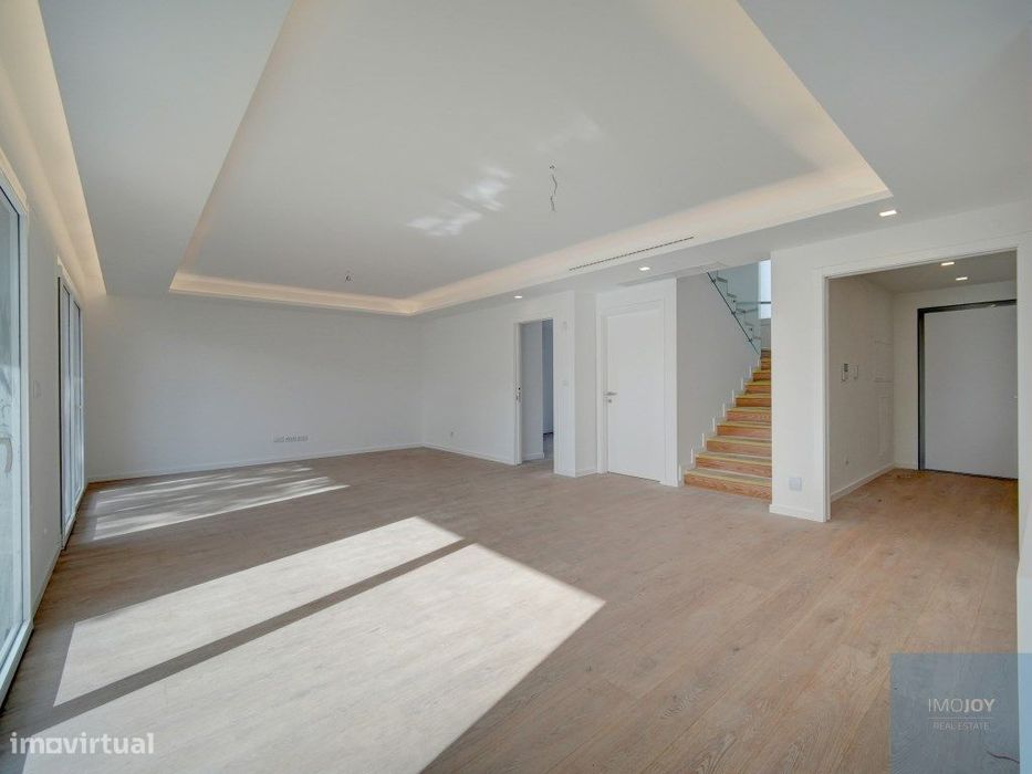 Moradia T4 com Jardim e Piscina