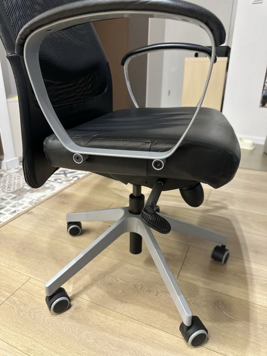 Fotel biurowy IKEA MARKUS, czarny – bardzo dobry stan