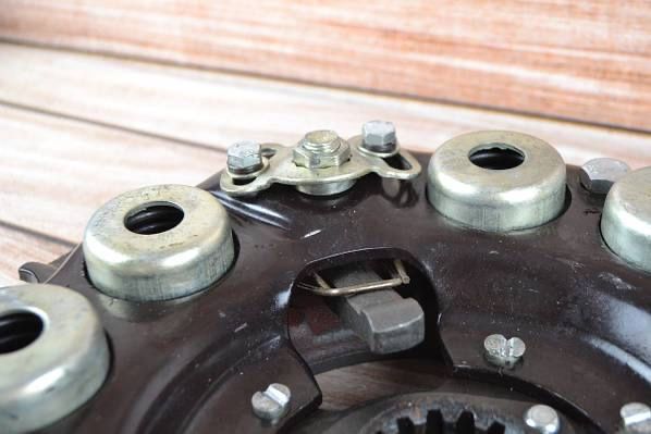 Корзина сцепления МТЗ-80, МТЗ-82, ЮМЗ-6, Т-40, Т-25, Т-16 диск лапки: 1 ...