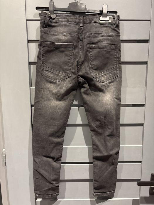 Czarne spodniejeansowe Reserved 152 (36)