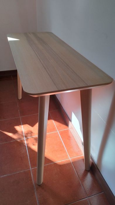Secretária madeira em muito bom estado.
Secretária, chapa de freixo
Secretária, chapa de freixo, 118x45 cm