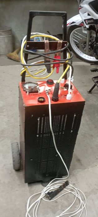 Пуско-зарядний пристрій 12в, автомобійний, зарядний пристрій.