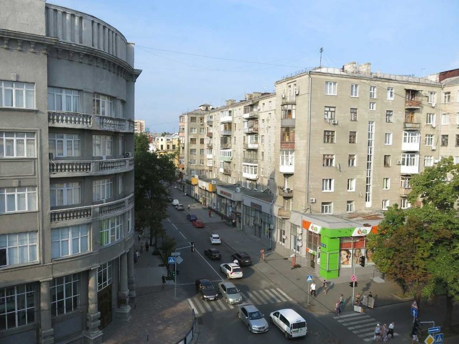 Продам отличную двушку в Центре на улице Пушкинской - всё есть.