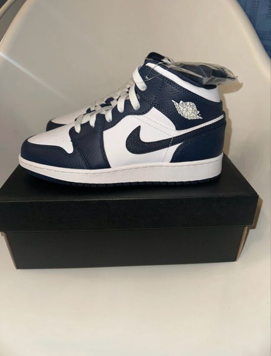 Air Jordan 1 Mid Metallic Gold Obsidian