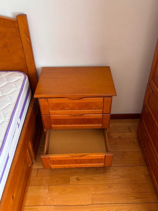 Conjunto de Quarto em Madeira Moviflor - Cama, Roupeiro, Cómoda e Mesas de cabeceira