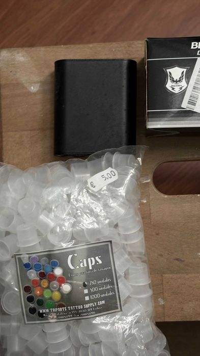 Lote material de tatuagem — máquinas, grips, tips, agulhas e acessórios