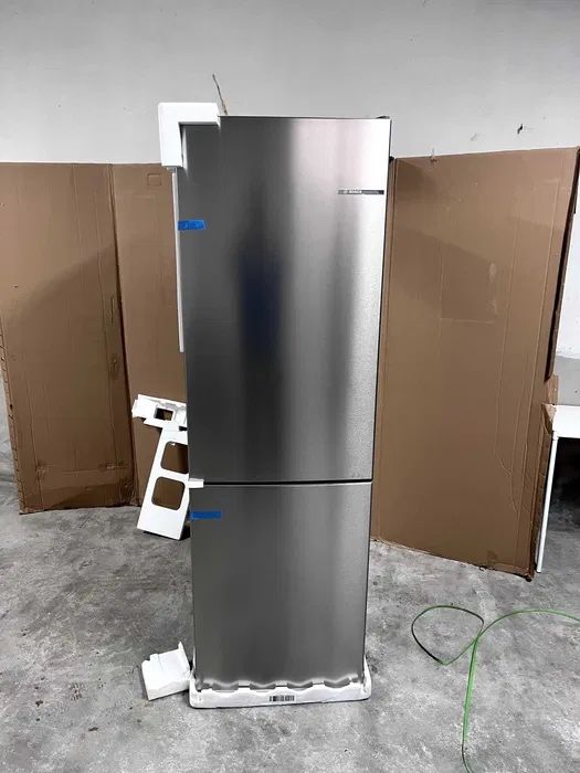 Frigorífico Combinado BOSCH KGE36AICA (Low Frost - 186 cm - 308 L - Inox)