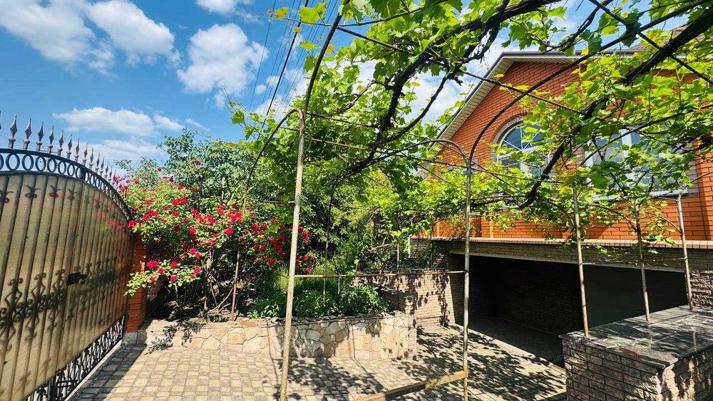 Продаємо Будинок в Довгинцевському районі