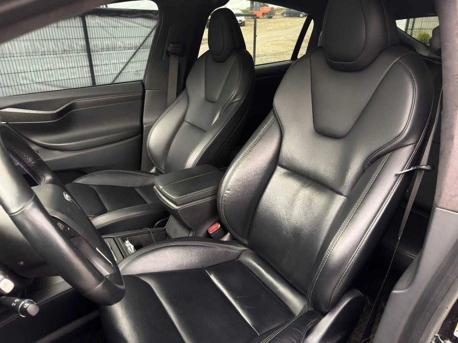 Tesla Model x 2020