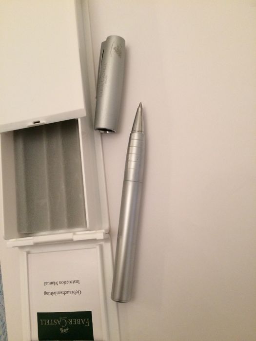 Caneta metalizada inox Faber Castell