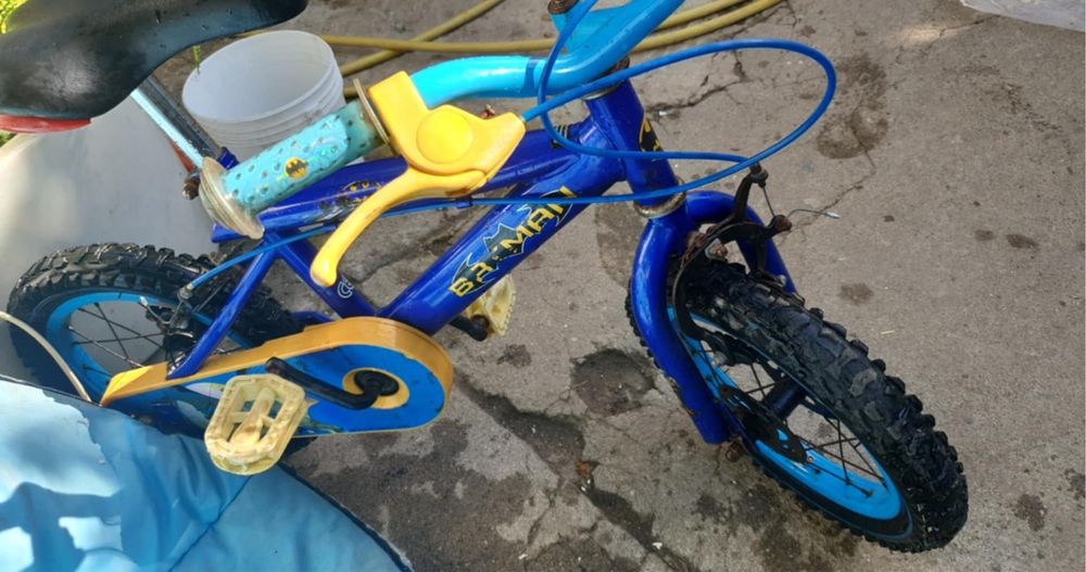 Bicicleta de crianca Batman usada