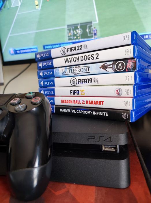 PS4 + comando e 3 jogos